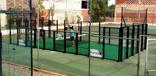 Event Mini Court in Spanien